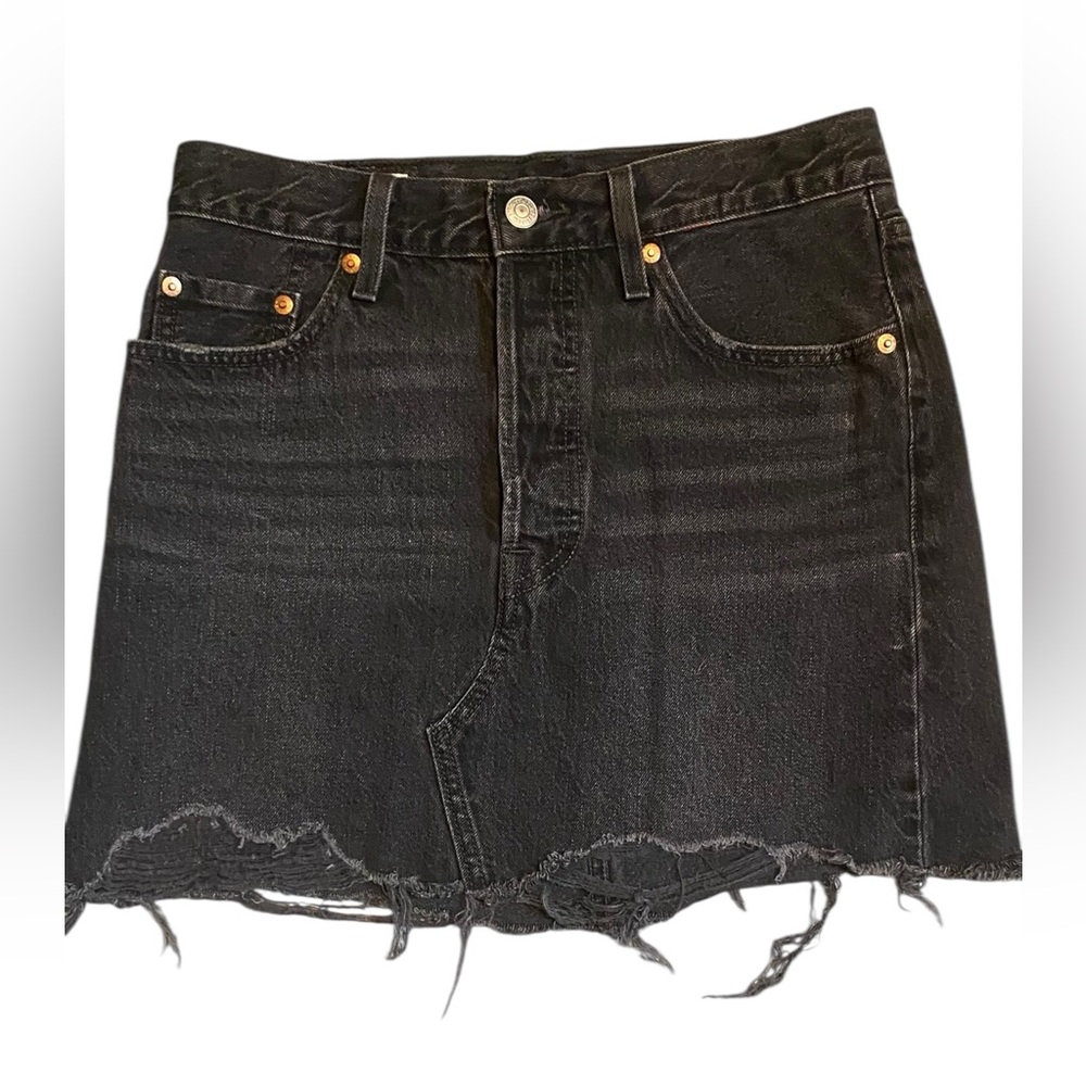 LEVI’S Black Denim Mini Skirt Frayed Hem Size 26 High Rise Y2K